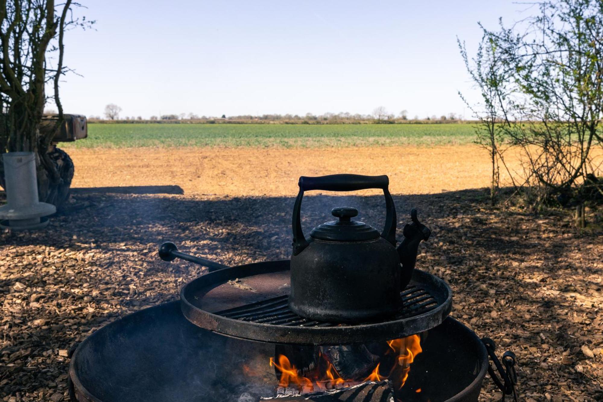 Luxury tent The Warren, Hot Tub And Wood Burning Stove