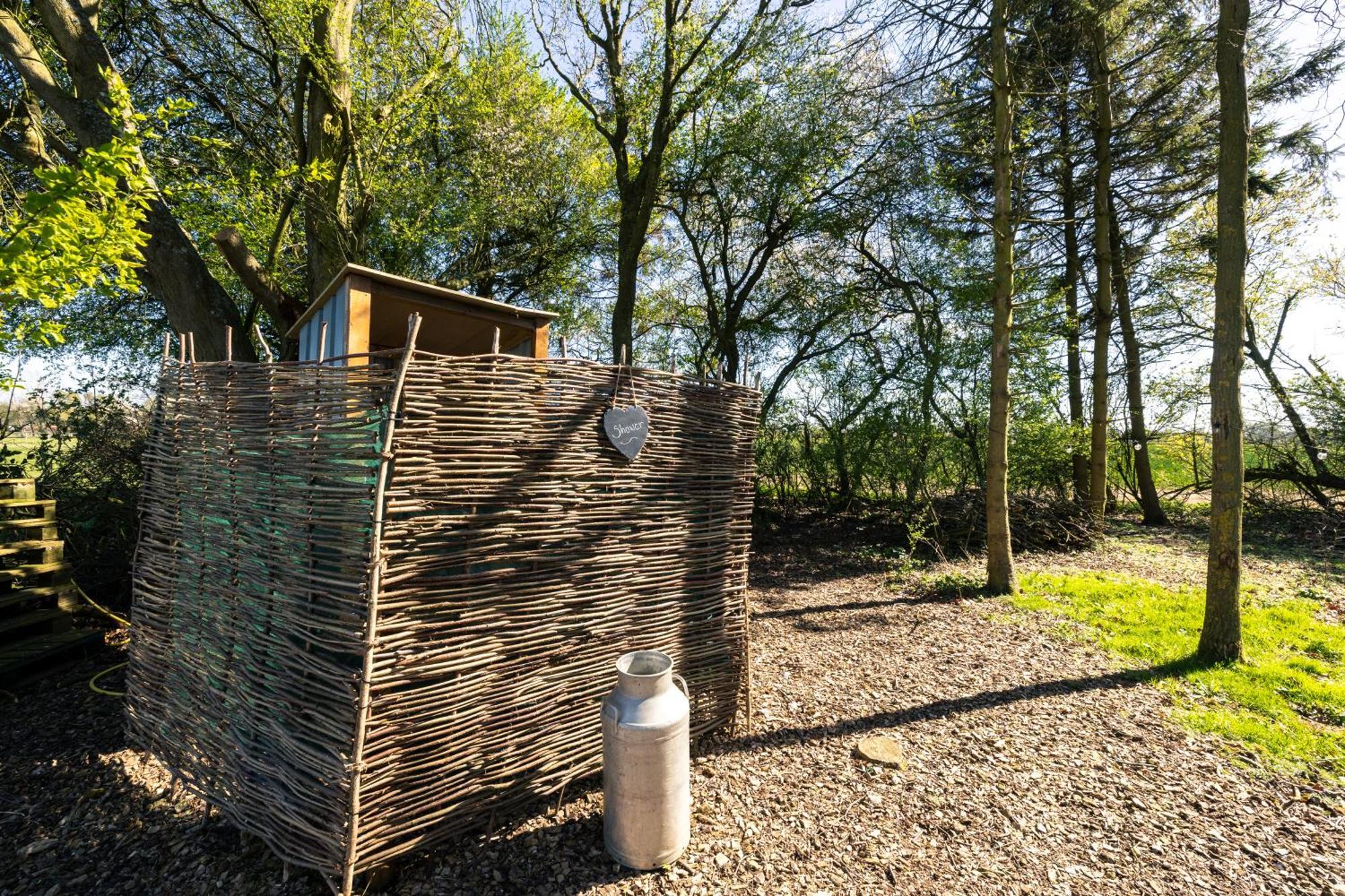 The Warren, Hot Tub And Wood Burning Stove Brackley (Northamptonshire)